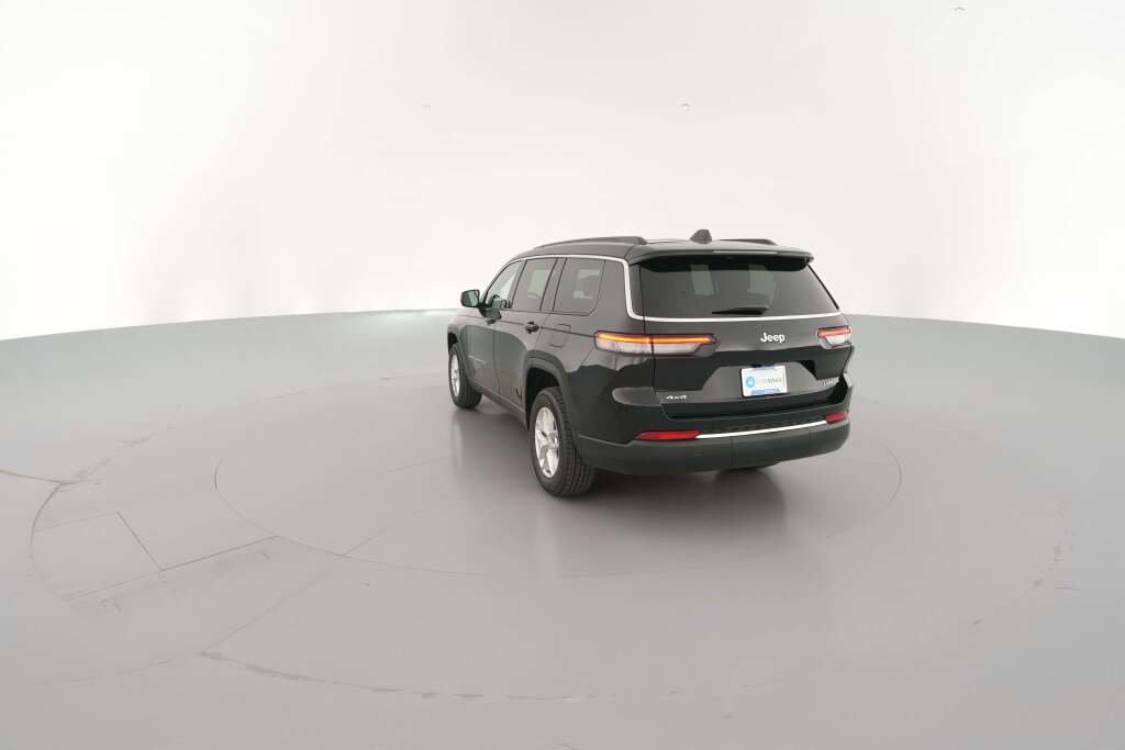 New 2025 Jeep Grand Cherokee L Laredo image 9