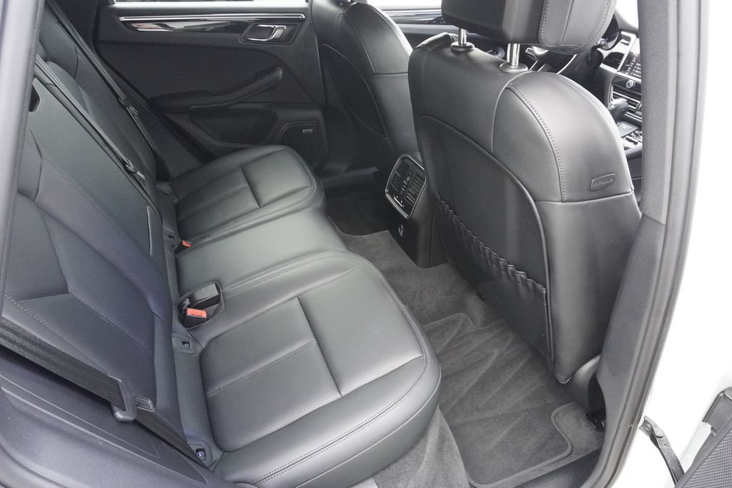 Used 2022 Porsche Macan AWD/4WD image 26