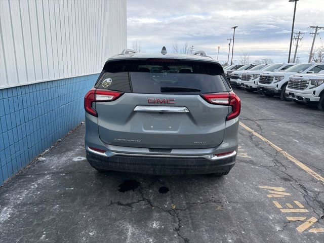 Used 2024 GMC Terrain SLT w/ Infotainment Package II image 3