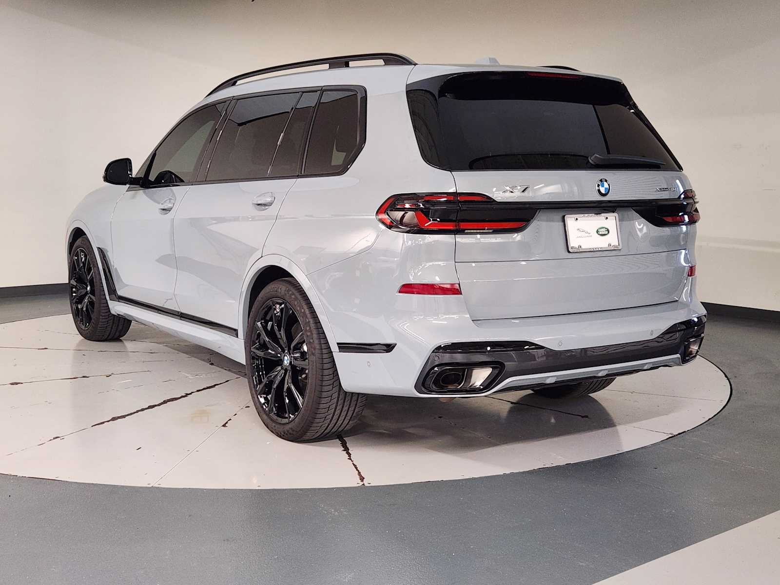 Used 2026 BMW X7 xDrive40i w/ M Sport Package AWD/4WD image 6