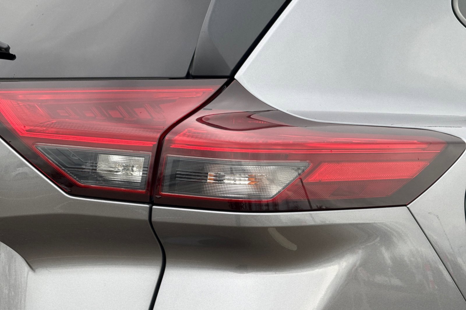 Used 2024 Nissan Rogue SV image 50