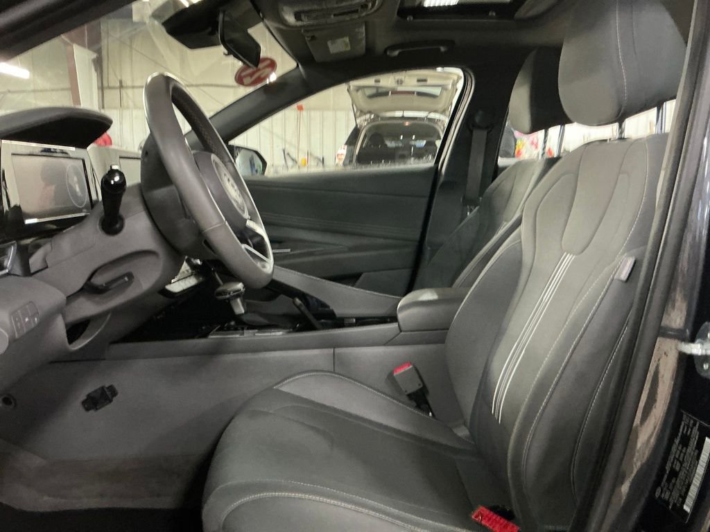 Used 2021 Hyundai Elantra SEL w/ Convenience + Premium Package image 13