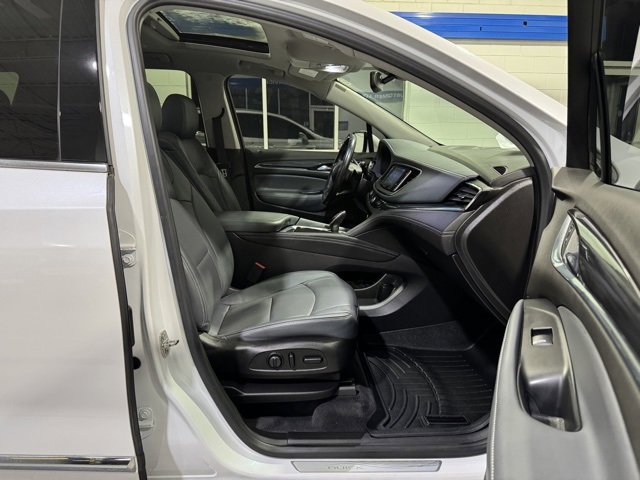 Used 2021 Buick Enclave Essence image 17