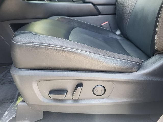 Used 2022 Nissan Pathfinder SL w/ SL Black Package FWD image 17