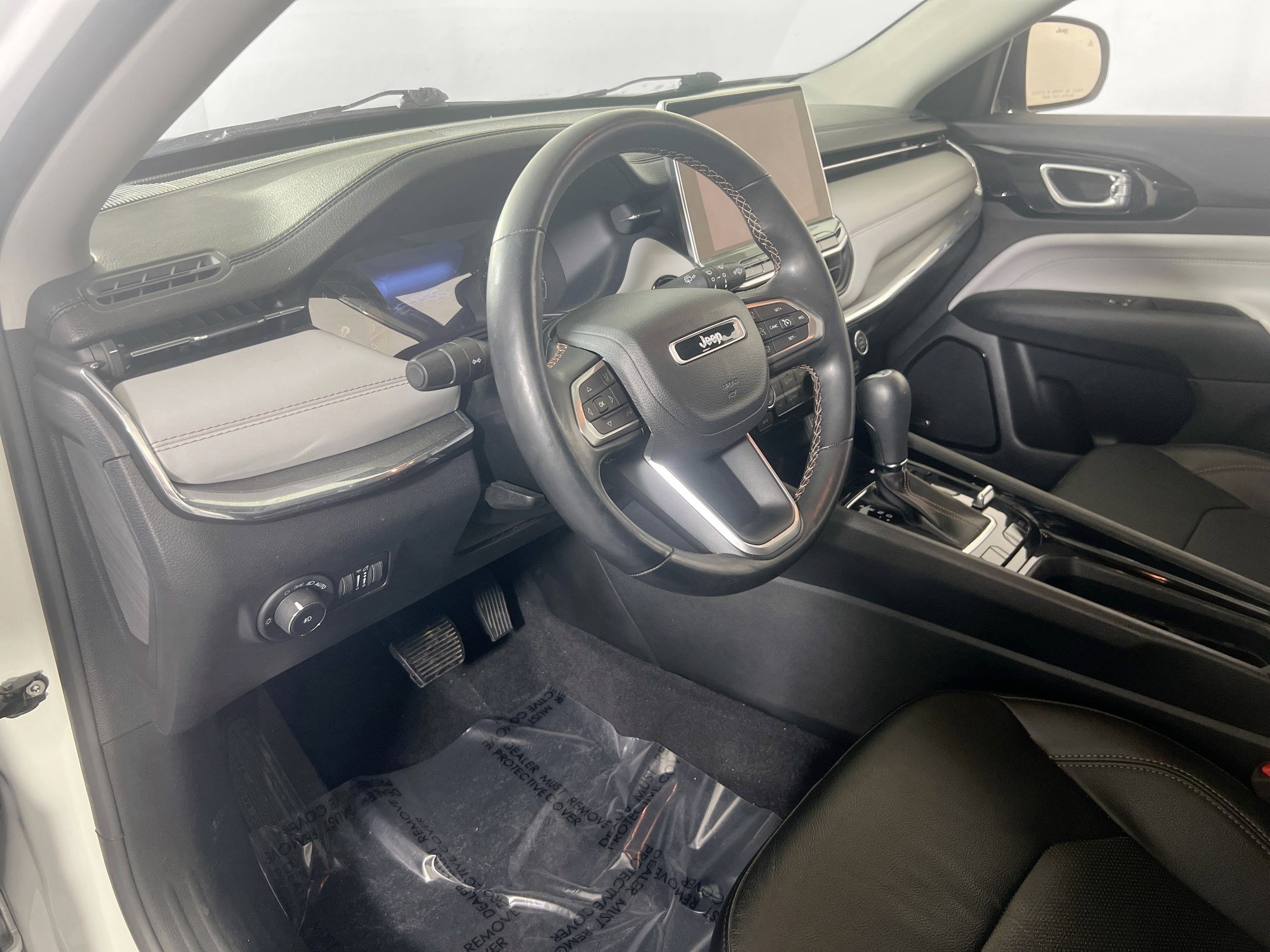 Used 2022 Jeep Compass Limited w/ Sun and Sound Group AWD/4WD image 9