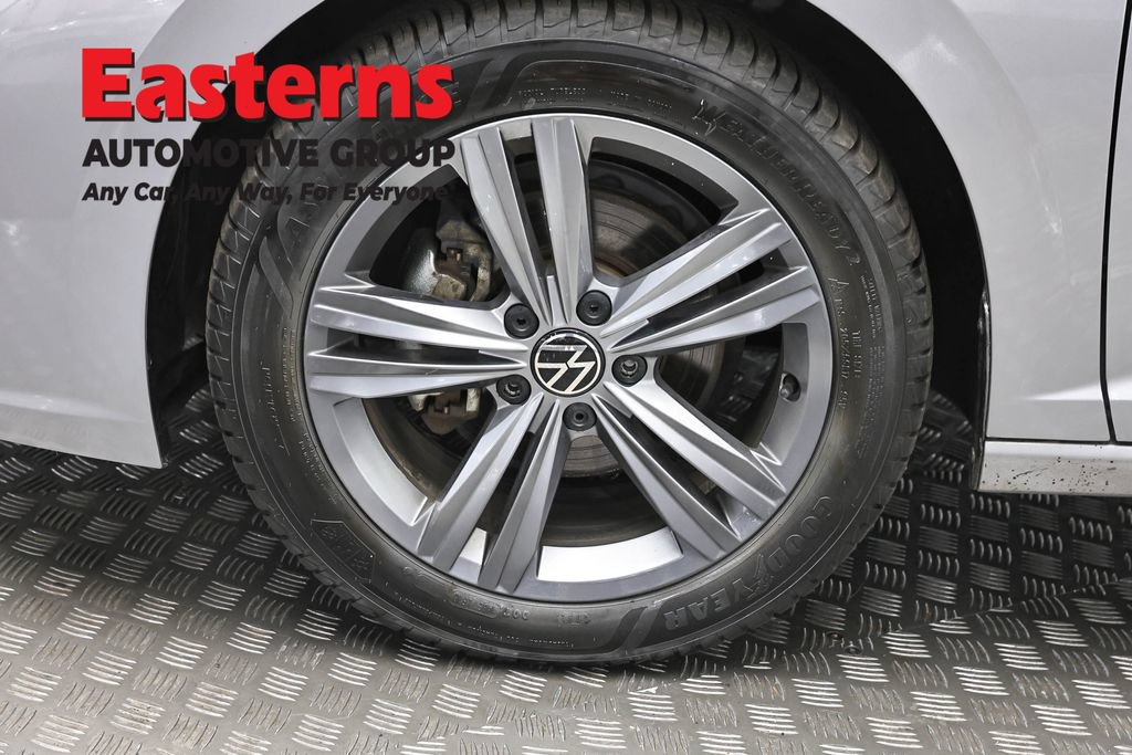 Used 2024 Volkswagen Jetta SE FWD image 31