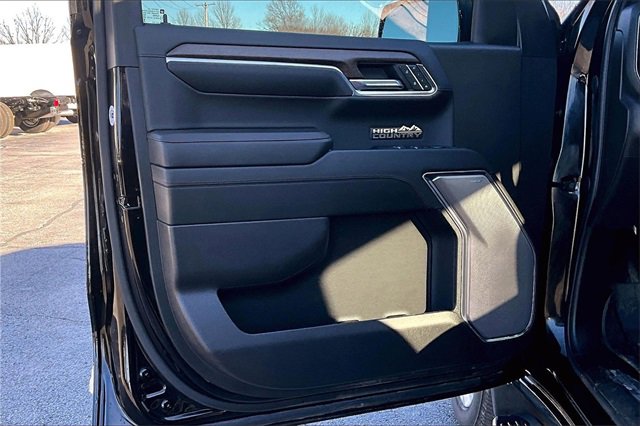 Used 2024 Chevrolet Silverado 1500 High Country w/ Technology Package image 21