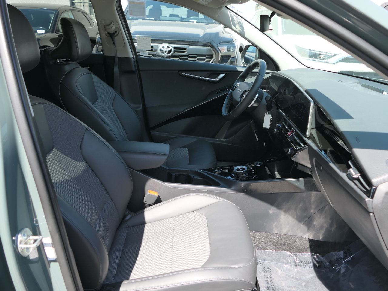 Used 2023 Kia Niro EX FWD image 26