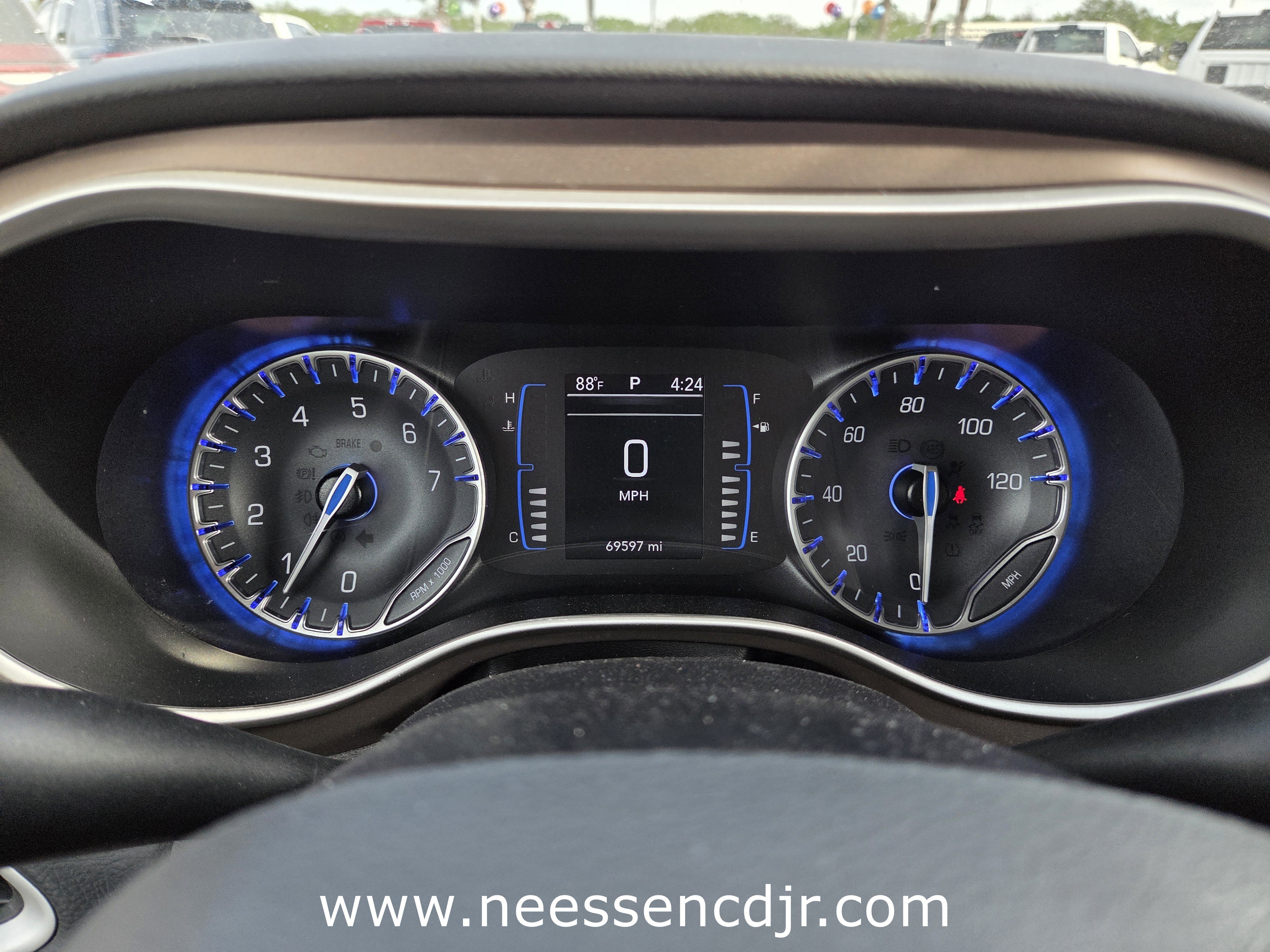 Used 2023 Chrysler Voyager LX image 10