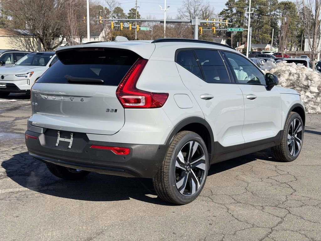 New 2026 Volvo XC40 B5 Ultra w/ Protection Package Premier image 19