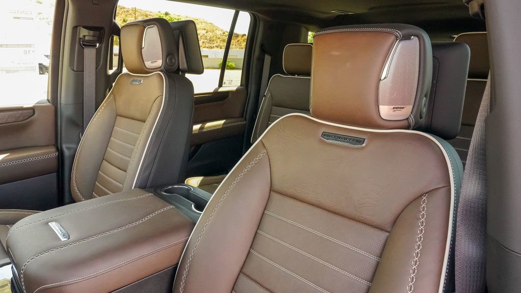 New 2026 GMC Yukon XL Denali Ultimate AWD/4WD image 17