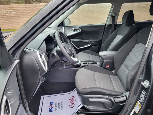 Used 2023 Kia Soul LX w/ LX Technology Package image 11