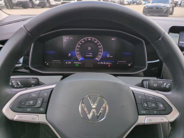 Used 2025 Volkswagen Jetta SE FWD image 30