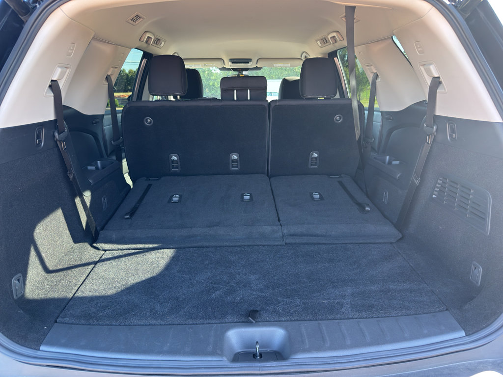 Used 2025 Nissan Pathfinder SV image 15