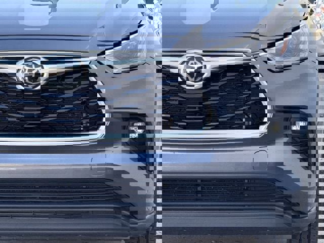 Used 2023 Toyota Highlander XLE image 9
