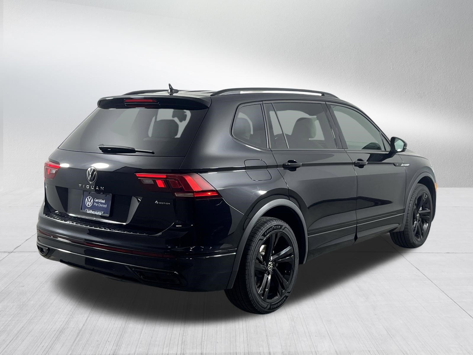 Used 2023 Volkswagen Tiguan SE R-Line AWD/4WD image 7