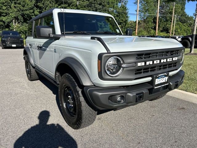 Used 2023 Ford Bronco Black Diamond AWD/4WD image 2