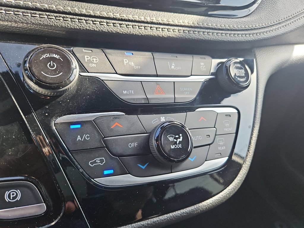 Used 2024 Chrysler Pacifica Limited FWD image 31
