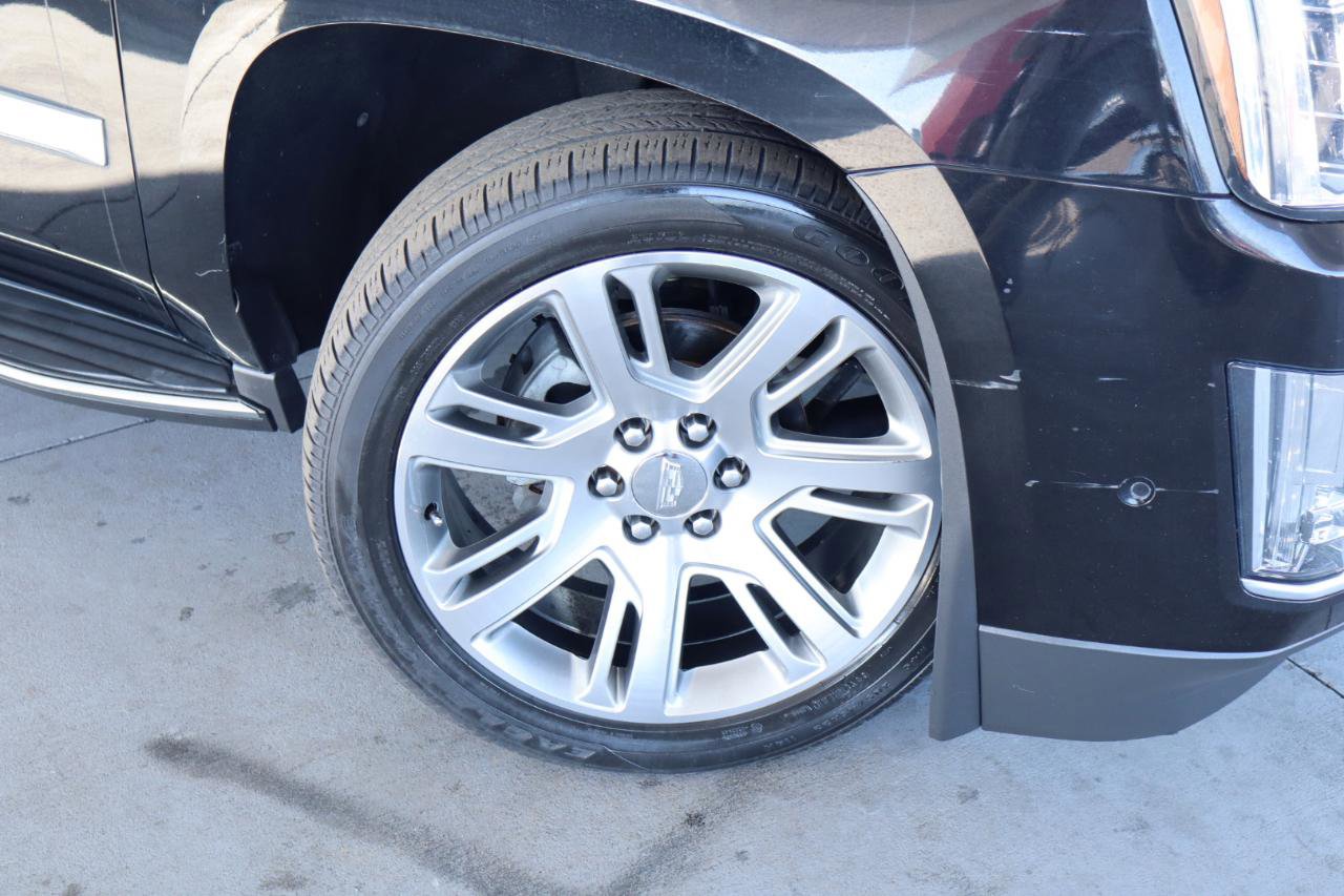 Used 2018 Cadillac Escalade Luxury RWD image 3
