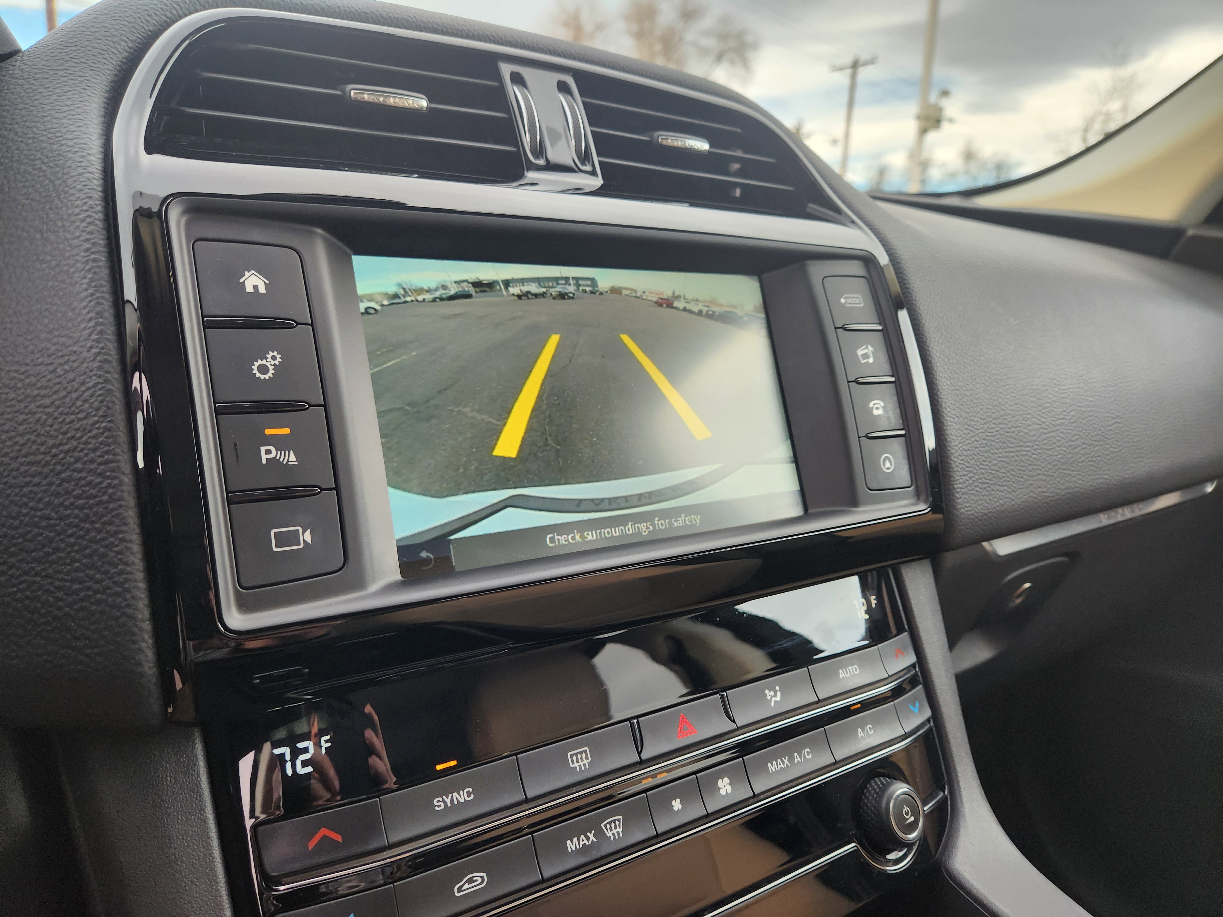 Used 2018 Jaguar F-PACE Premium image 29