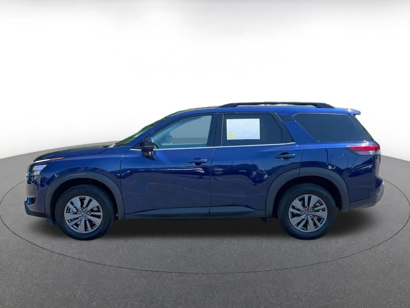 Used 2025 Nissan Pathfinder SV FWD image 9