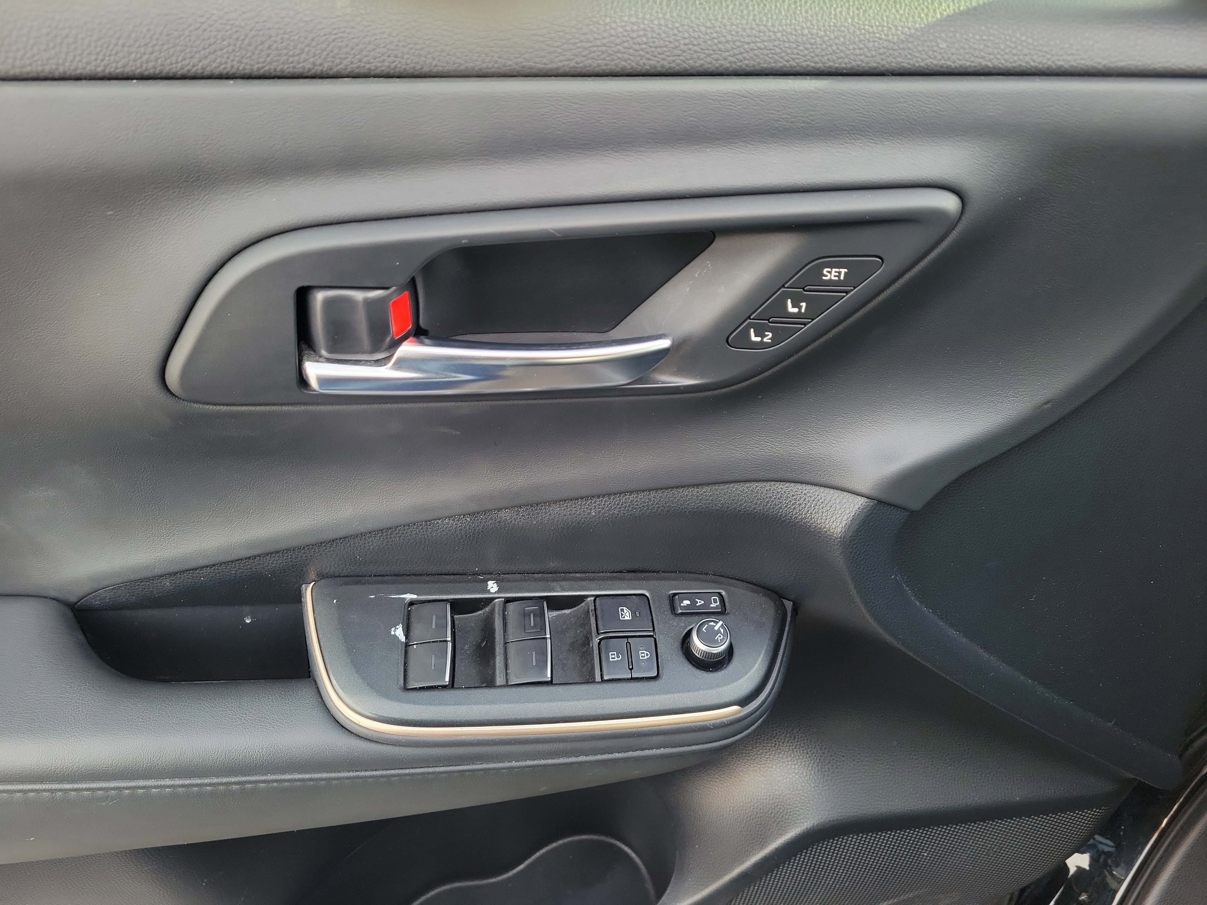 Used 2023 Toyota Crown Limited image 16