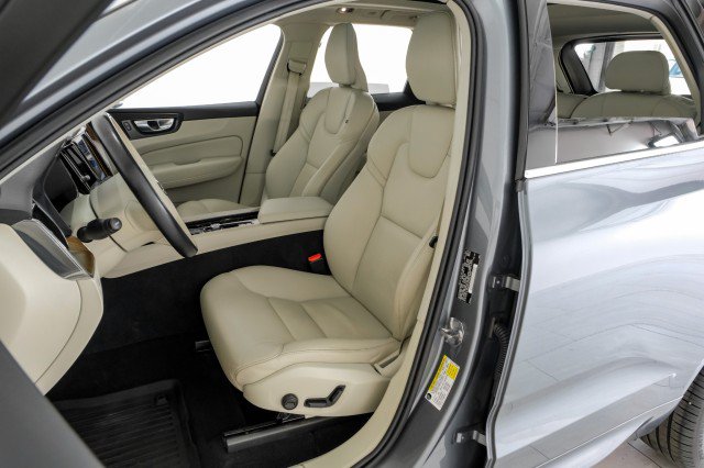 Used 2021 Volvo XC60 T5 Momentum w/ Protection Package Premier FWD image 34