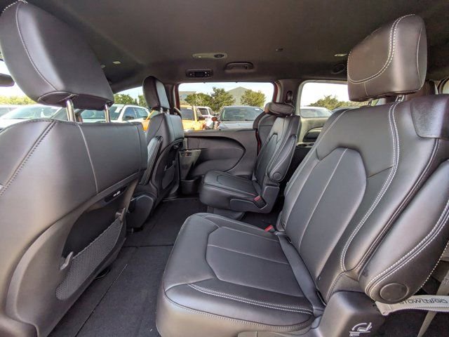 New 2026 Chrysler Pacifica Select FWD image 12
