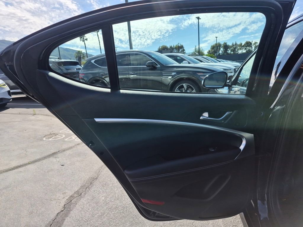 Used 2026 Genesis G70 2.5T image 20