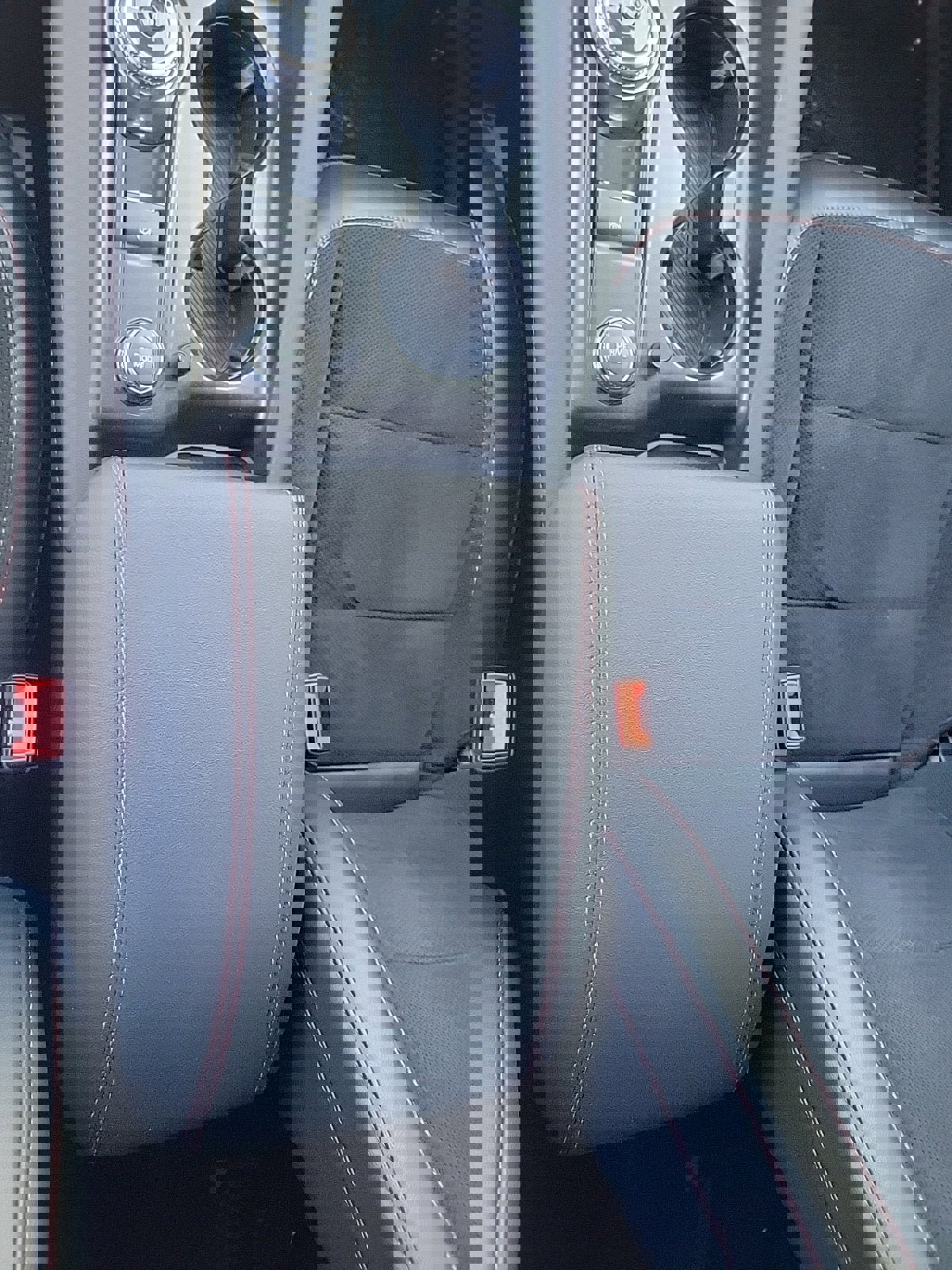 Used 2025 Ford Explorer ST image 19