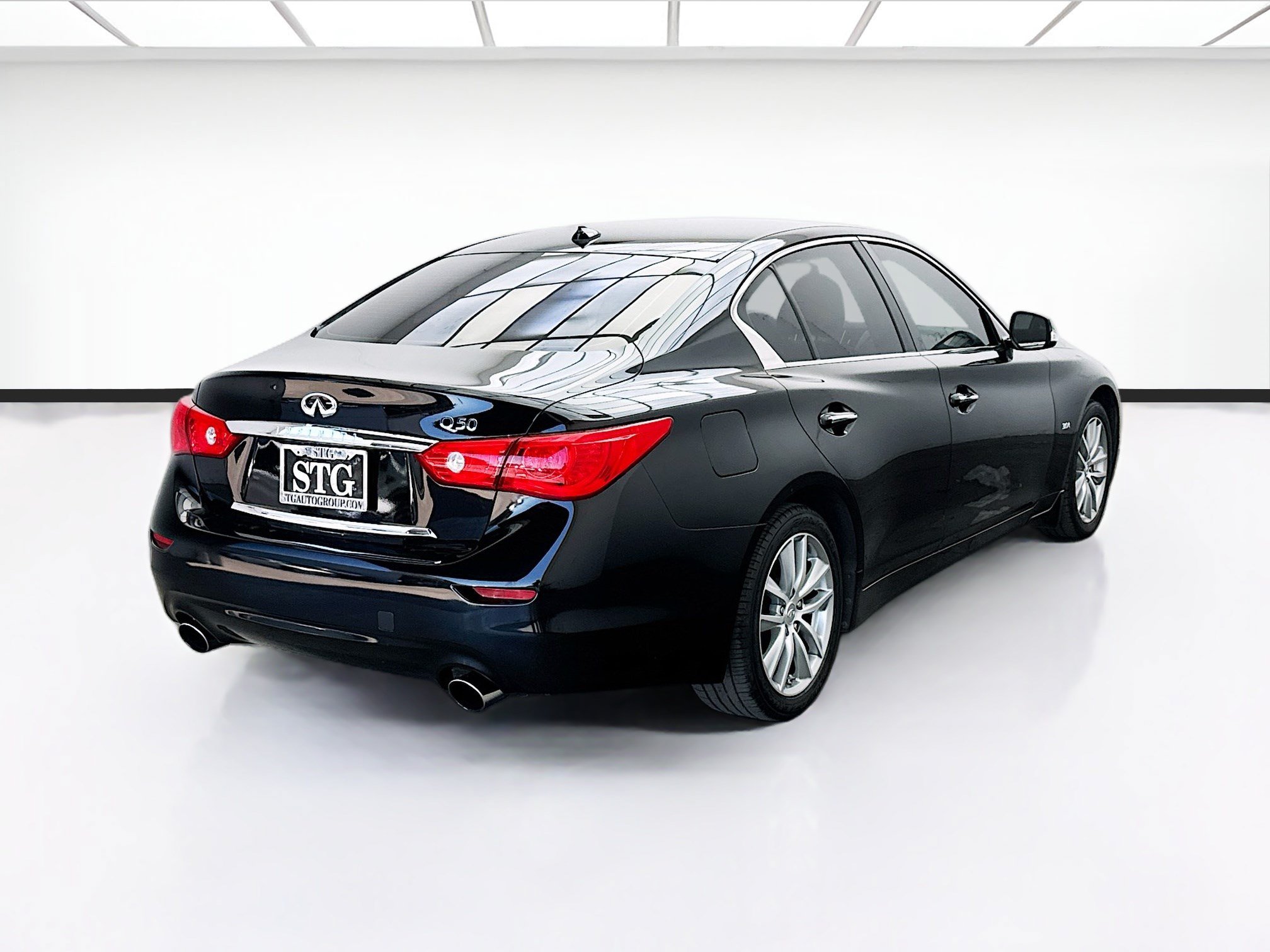 Used 2017 INFINITI Q50 3.0t Premium w/ 3.0T Premium Plus Package RWD image 4