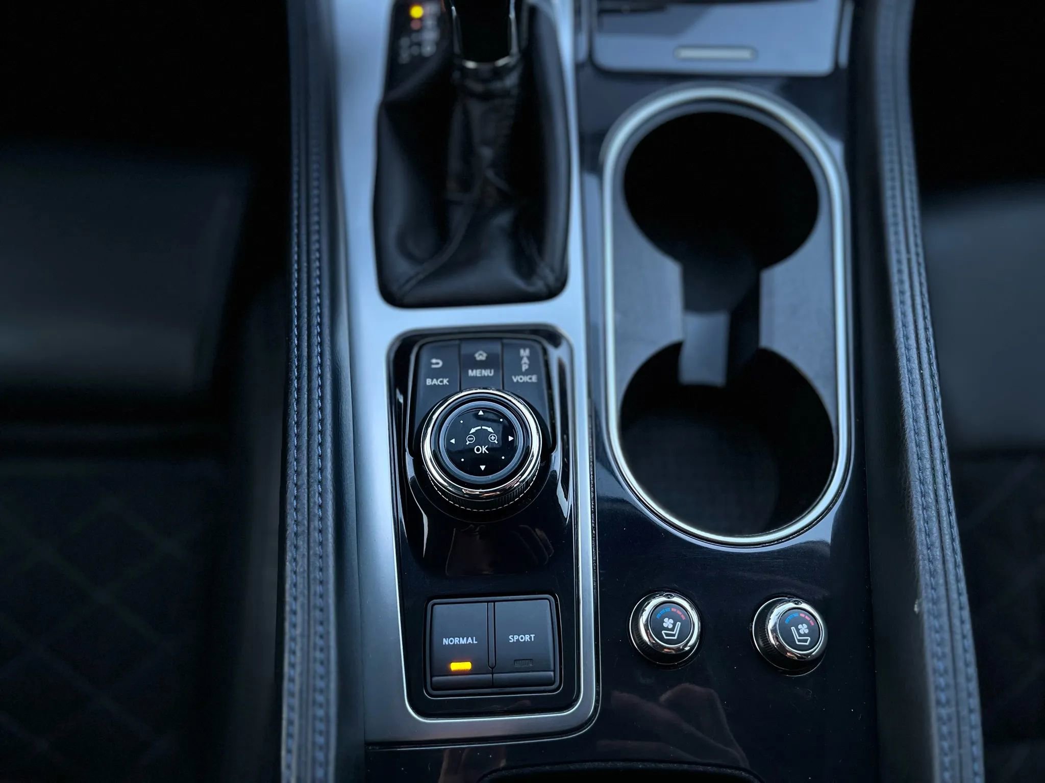 Used 2017 Nissan Maxima SR w/ Midnight Edition image 17