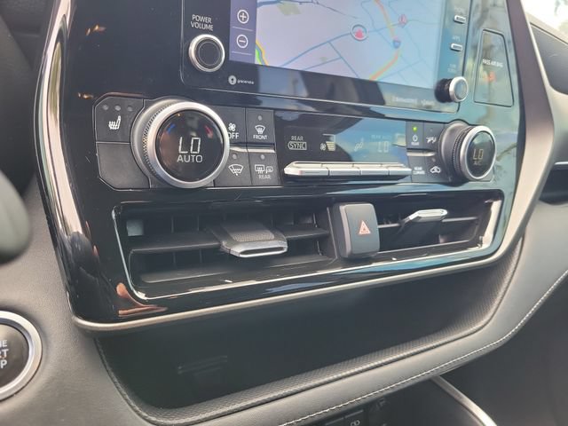 Used 2021 Toyota Highlander XLE FWD image 32