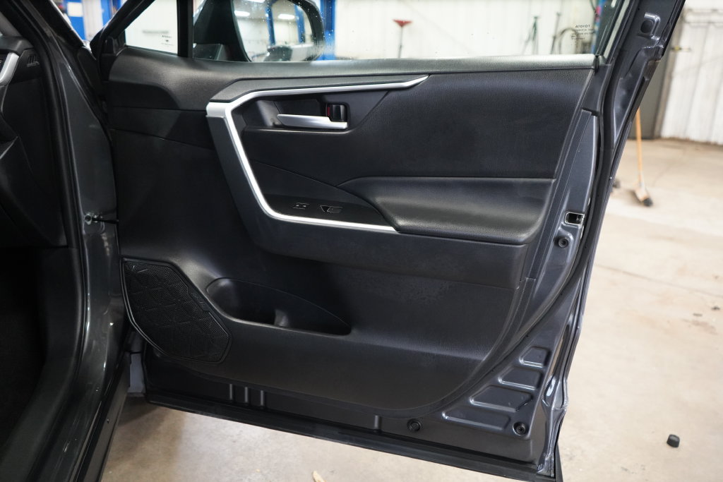 Used 2025 Toyota RAV4 XLE AWD/4WD image 20