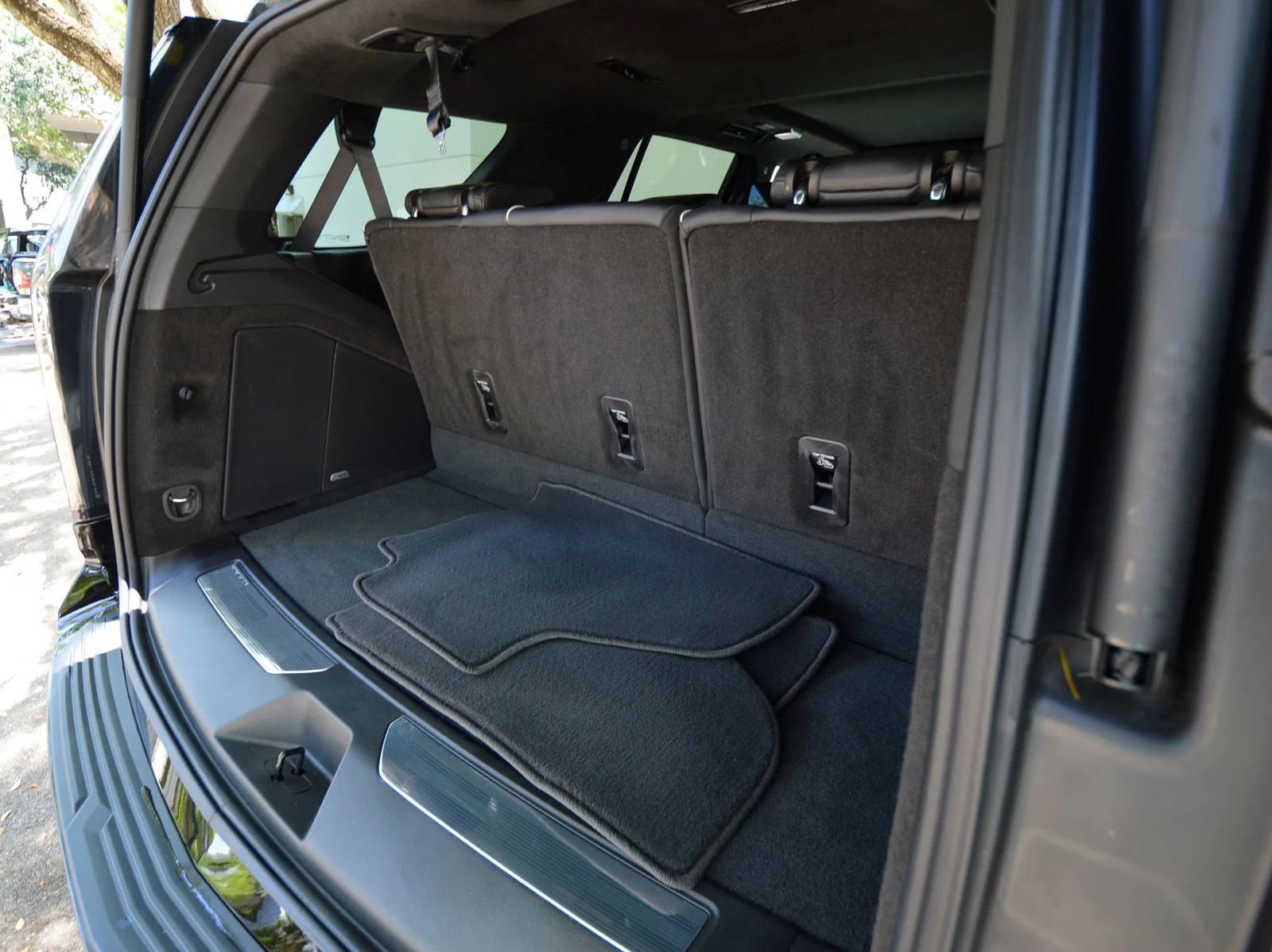 Used 2026 Cadillac Escalade Platinum Sport w/ LPO, ONYX Package AWD/4WD image 80