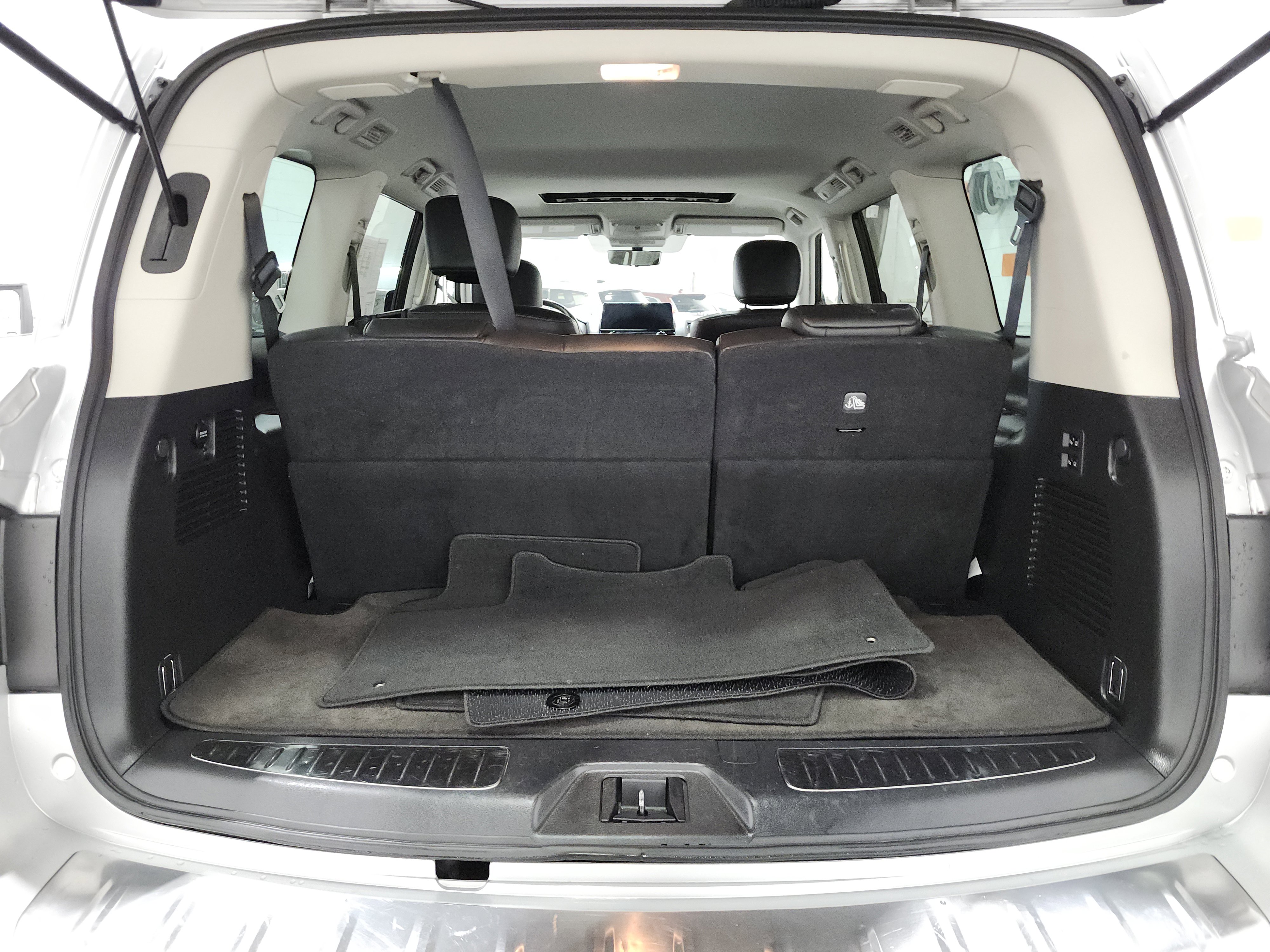 Used 2023 INFINITI QX80 Luxe w/ Cargo Package image 25