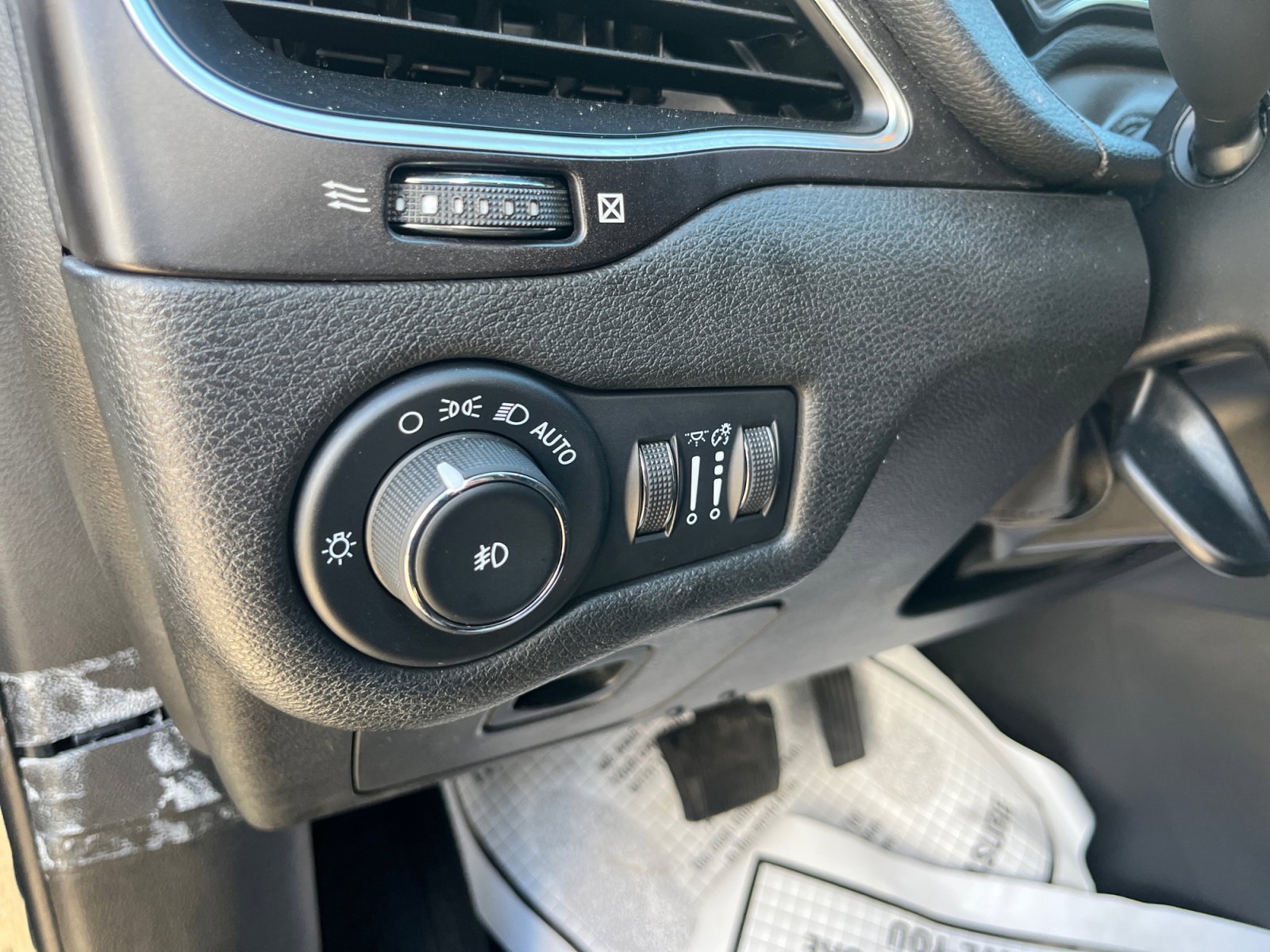 Used 2021 Jeep Cherokee Trailhawk image 26