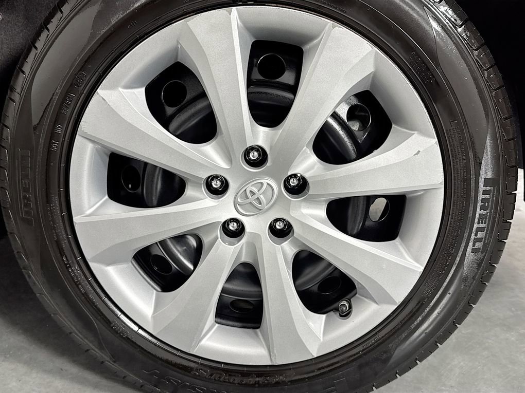Used 2021 Toyota Corolla LE FWD image 30