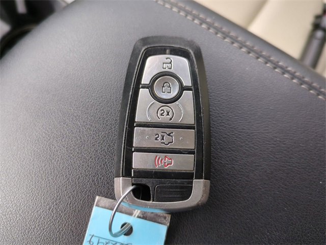 Used 2019 Ford Edge Titanium image 35