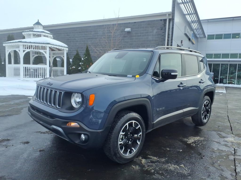 Used 2023 Jeep Renegade Latitude AWD/4WD image 2