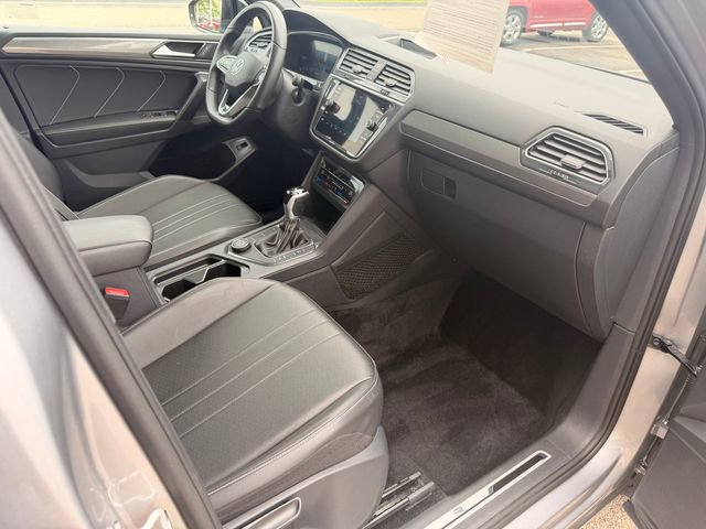 Certified 2024 Volkswagen Tiguan SE R-Line AWD/4WD image 21