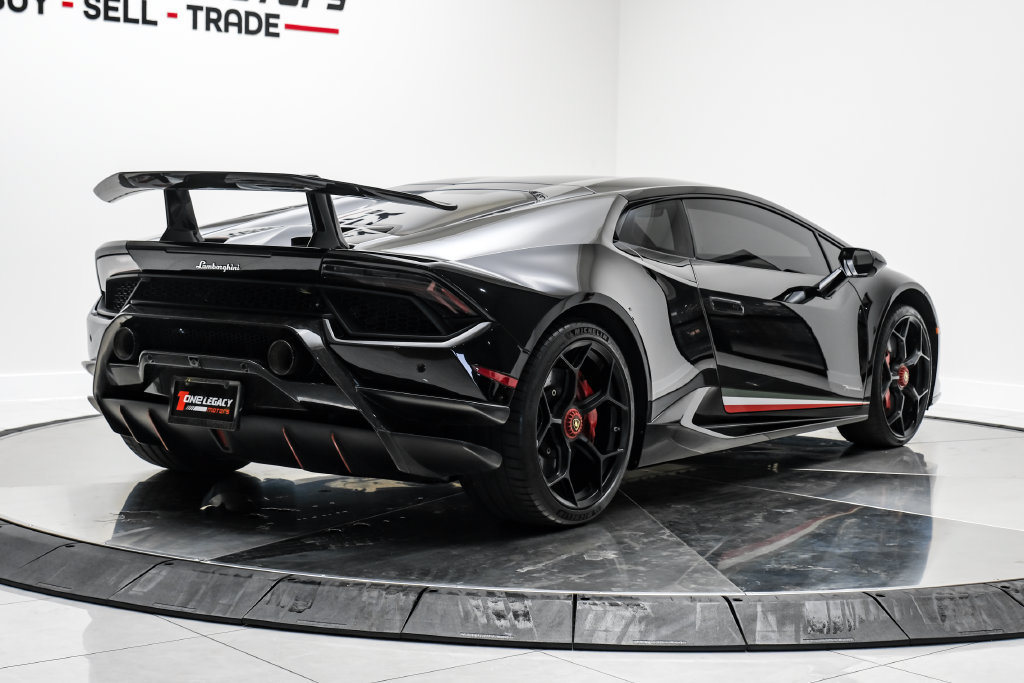 Used 2018 Lamborghini Huracan Performante AWD/4WD image 11