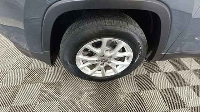 Used 2018 Jeep Cherokee Latitude Plus w/ Comfort/Convenience Group AWD/4WD image 9