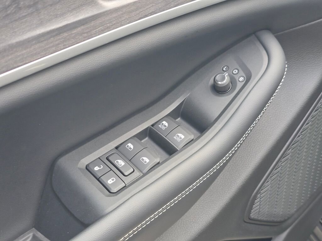 Used 2023 Jeep Grand Cherokee Limited image 19