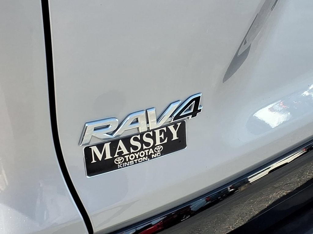 Used 2023 Toyota RAV4 XSE AWD/4WD image 9