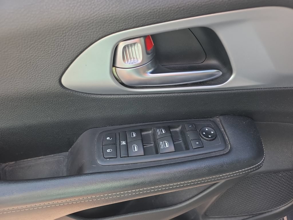 Used 2020 Chrysler Pacifica Touring w/ S Appearance Package FWD image 14