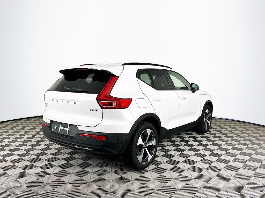 Used 2023 Volvo XC40 B5 Plus w/ Driver Assist Package image 9