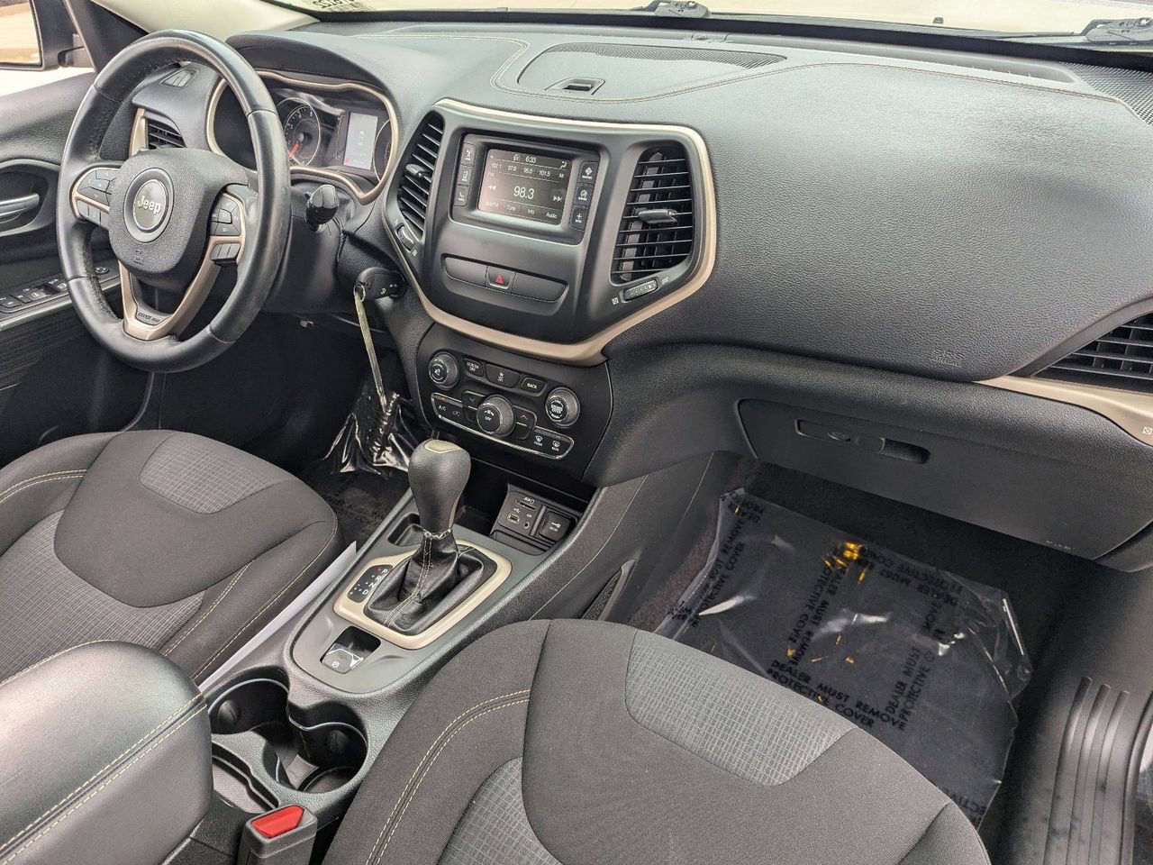 Used 2016 Jeep Cherokee Latitude FWD image 10