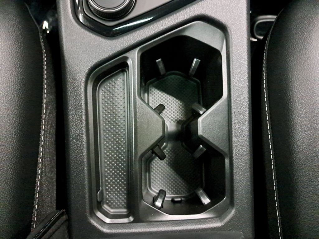 New 2025 Volkswagen Taos SEL image 25