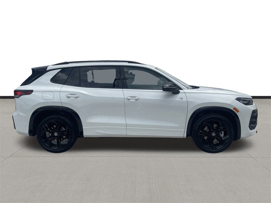 New 2025 Volkswagen Tiguan SE R-Line image 4